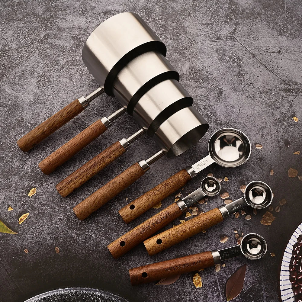 The GrainWood 8 Piece Stainless Steel set