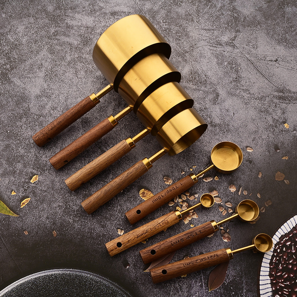 The GrainWood 8 Piece Stainless Steel set