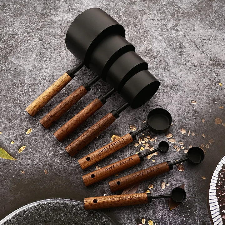 The GrainWood 8 Piece Stainless Steel set